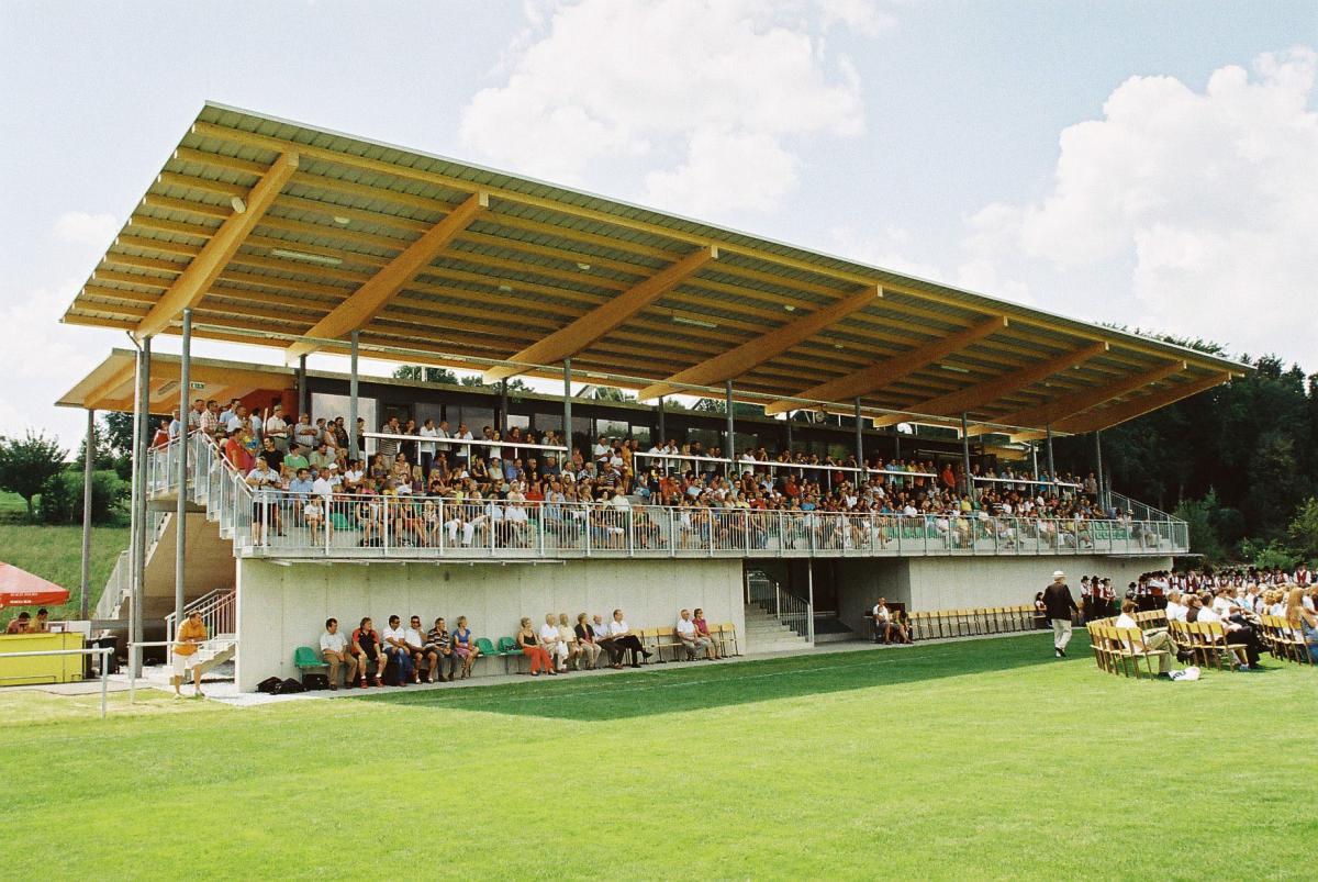 Sportanlage Kulmland - Fußballclubhaus mit Tribüne