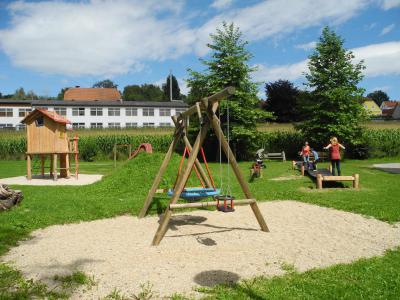 Kinderspielplatz Kneippanlage - Schaukel